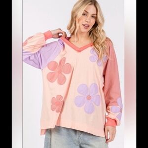 New MULTI DAISY PATCH APPLIQUE LONG SLEEVES TOP - V-NECK